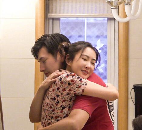 严屹宽和杜若溪怎么认识的 男神与迷妹之间的浪漫相遇