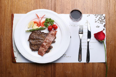 ​西餐刀叉用法(吃西餐刀叉怎么拿？)