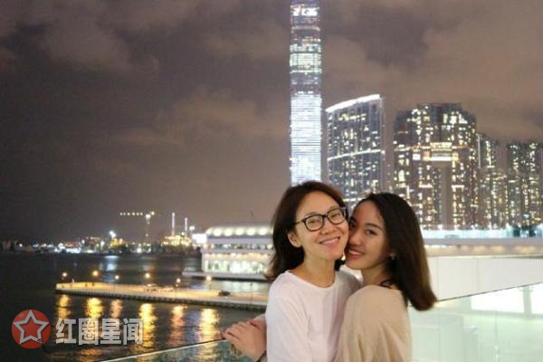 闫妮老公身份扑朔迷离 与女儿跳舞宛如姐妹俩