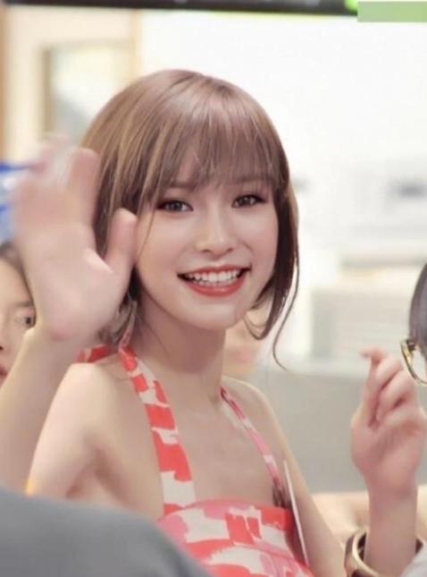 杨颖整容呀 对比 前后（看到之前和现在的对比）