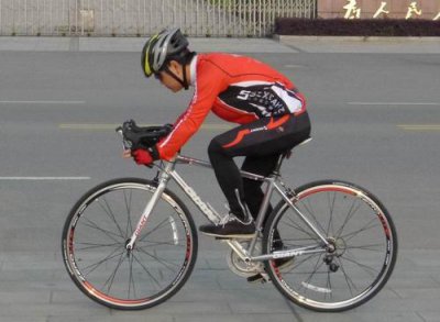 ​公路自行车平均速度能达到多少（骑个山地车或公路车）