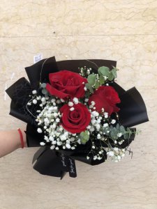 ​3朵玫瑰代表什么意思（玫瑰花介绍）