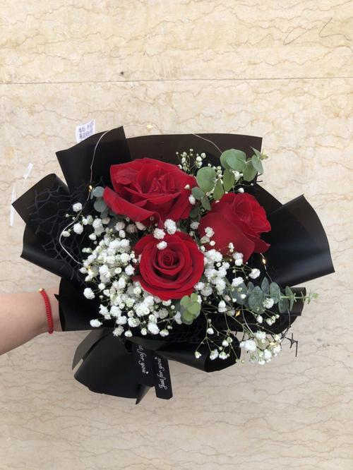 3朵玫瑰代表什么意思（玫瑰花介绍）