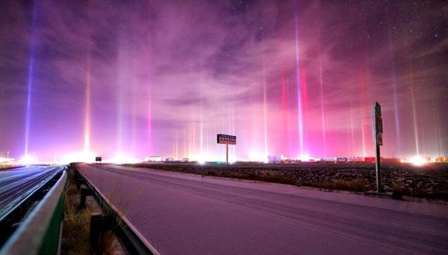 神秘巨型光柱（俄罗斯秋明出现神秘光柱）(2)