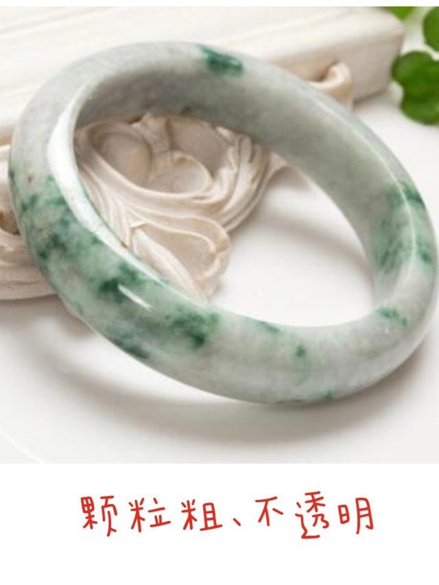怎样鉴定翡翠手镯的价值多少（教你如何估价翡翠手镯）(1)