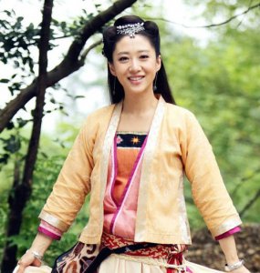 ​蜀山战纪刘思彤年龄多大了剧中的她是掌门夫人的不二人选