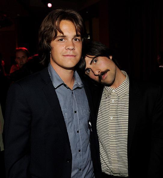 约翰尼·西蒙斯个人资料写真作品