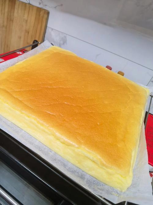 烤蛋糕要多少温度多长时间呢（烤蛋糕温度时间的说明）