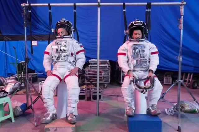 战狼2票房56亿吴京给演员分多少(凭借战狼2一战成名)(29)