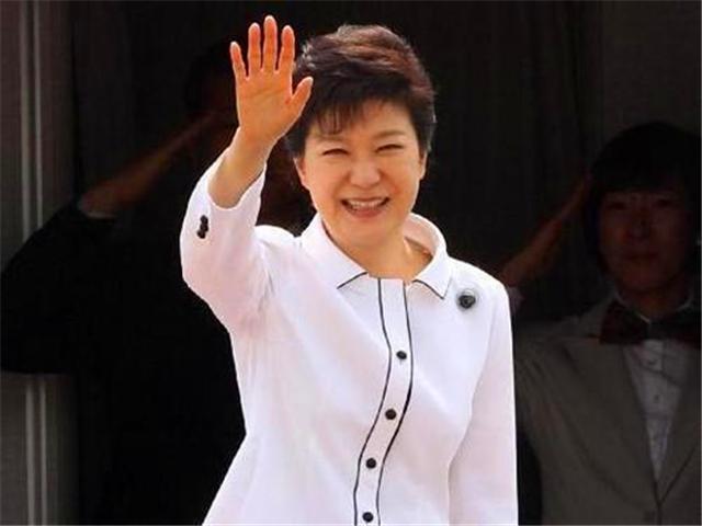 韩国前任总统朴槿惠为什么入狱（父亲当总统遇刺）(12)