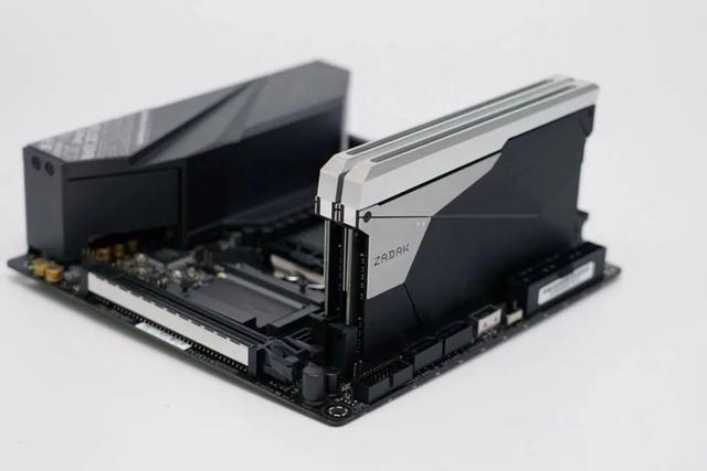 内存条上的ddr是什么（小科普DIMM内存是啥）(11)