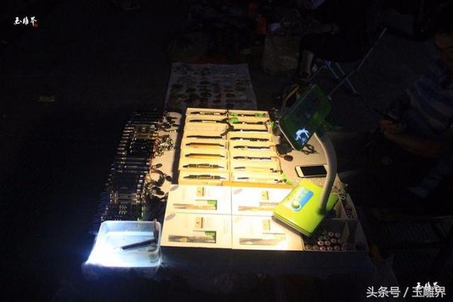 瑞丽翡翠原石批发市场（瑞丽翡翠夜市探秘）(23)