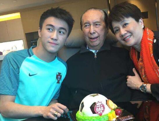 何鸿燊一共有几个孩子