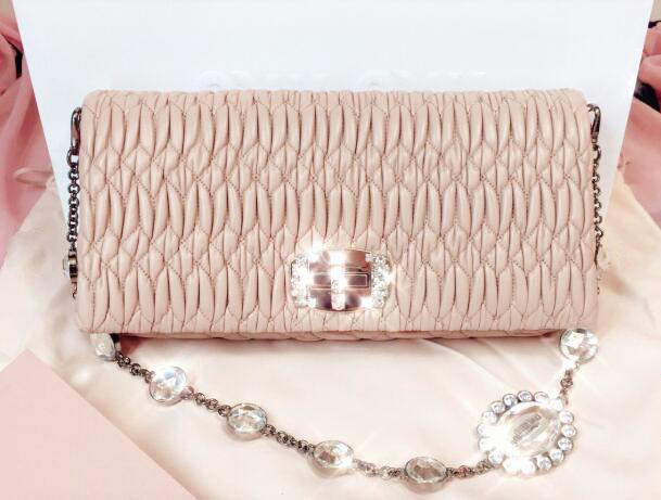 miumiu是什么品牌的包包呢（MiuMiu心爆表的包包原来是这几款）(4)