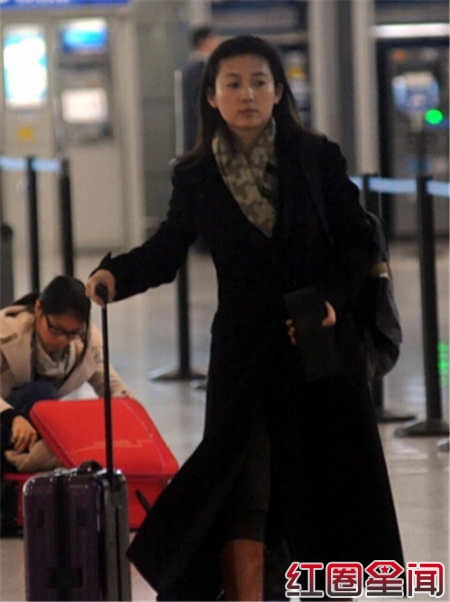 王小丫高清素素颜照片:面容严肃很吓人