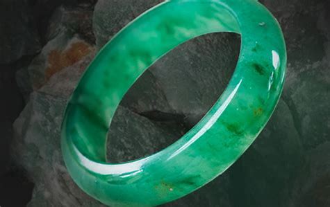 独龙玉是什么玉种，独龙玉是什么材质 