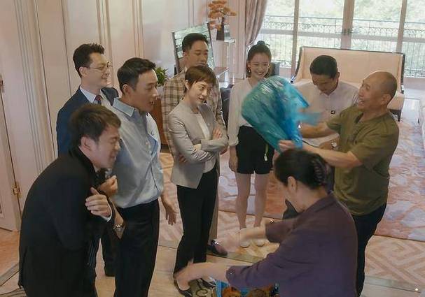 安家中徐文昌和房似锦是什么关系（安家徐文昌真实身份揭秘）