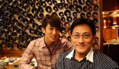 ​吴尊爸爸是谁