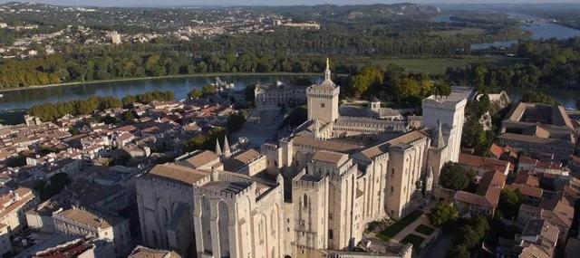 法国旅游攻略20个必去景点（一条独特的法国南部文艺旅行路线）(6)