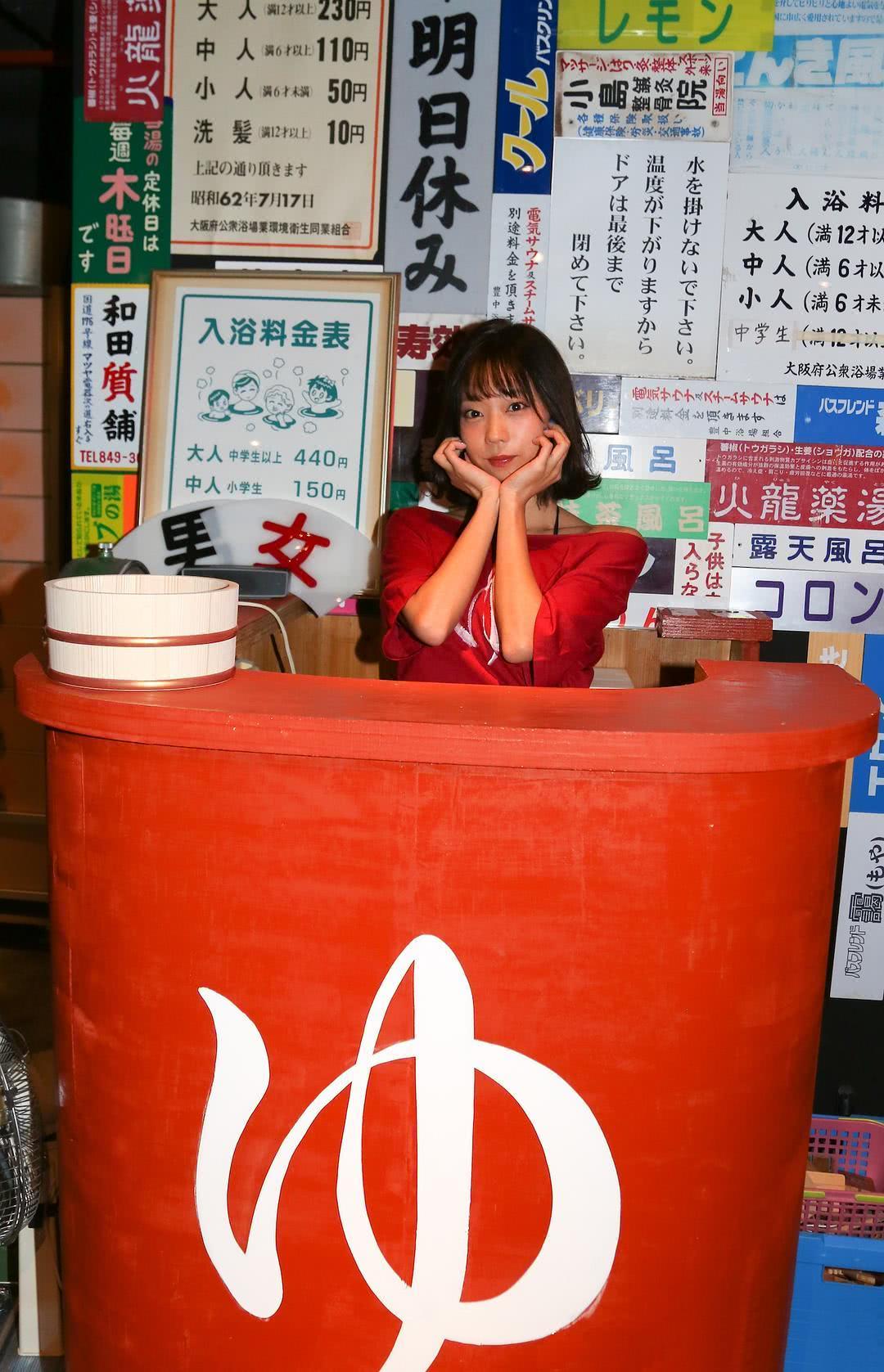 青山光个人资料写真作品