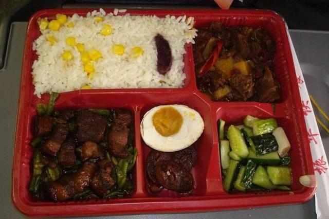 高铁上15元的盒饭为什么买不到（高铁上的盒饭有四种）(4)
