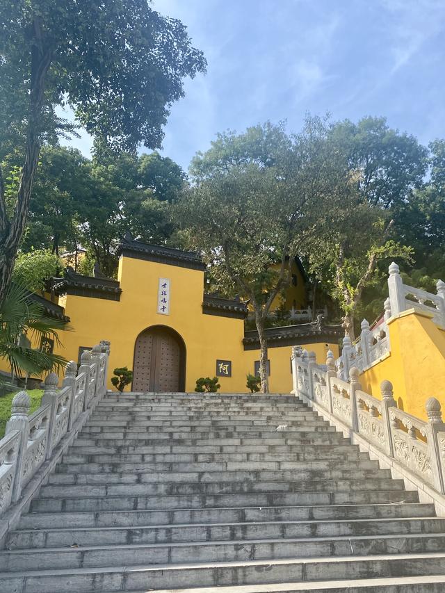 去鸡鸣寺的最佳时间是什么时候（秋天去鸡鸣寺也太灵了吧）(2)