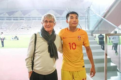 郑智为什么又当球员又当主教练(郑智出任广州队执行主教练)(2)