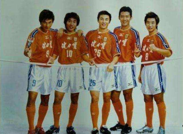 郑智为什么又当球员又当主教练(郑智出任广州队执行主教练)(3)