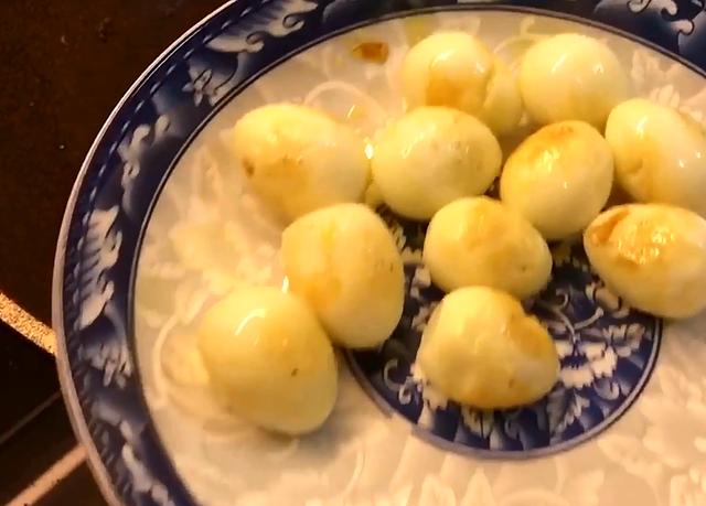 鹌鹑蛋如何做好吃又简单（鹌鹑蛋这样做太好吃了）(9)