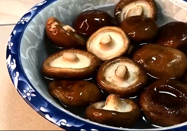 鹌鹑蛋如何做好吃又简单（鹌鹑蛋这样做太好吃了）(2)