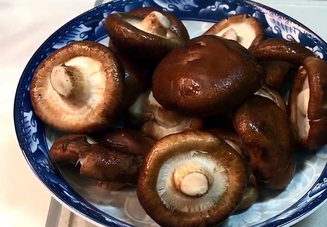 鹌鹑蛋如何做好吃又简单（鹌鹑蛋这样做太好吃了）(4)