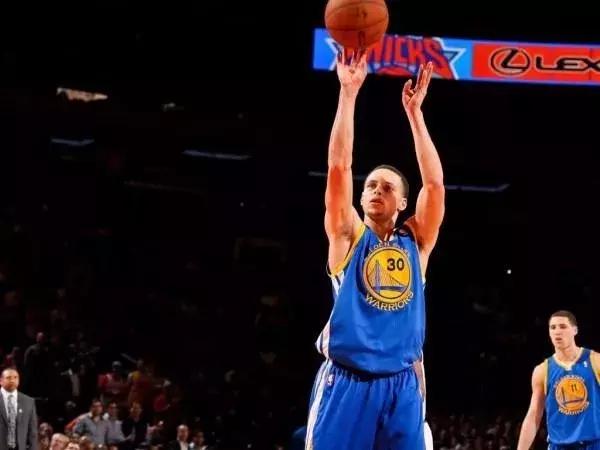 克莱汤普森投篮姿势适合我们吗 克莱汤普森投篮为什么神准(6)