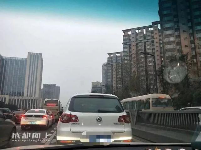 成都史诗级大堵车（成堵之谜成都这8个地方最爱堵车）(17)