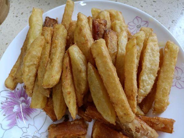 如何做炸薯条又好吃又简单(学会这道美味的脆脆的炸薯条)(1)