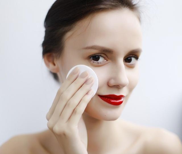 如何正确卸妆的方法步骤(卸妆比化妆更重要)(1)