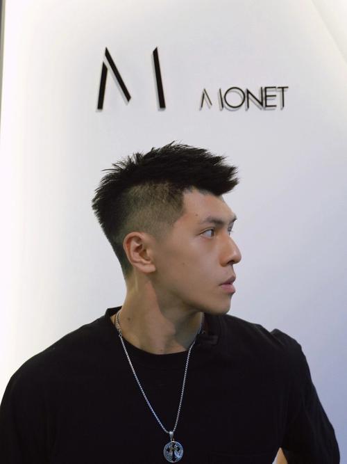 如何做飞机头发型(飞机头发型试试这样做)