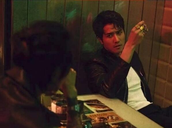 傅慎行的身份是什么