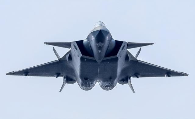 歼20已批量列装五大战区（歼-20遍布五大战区）(4)