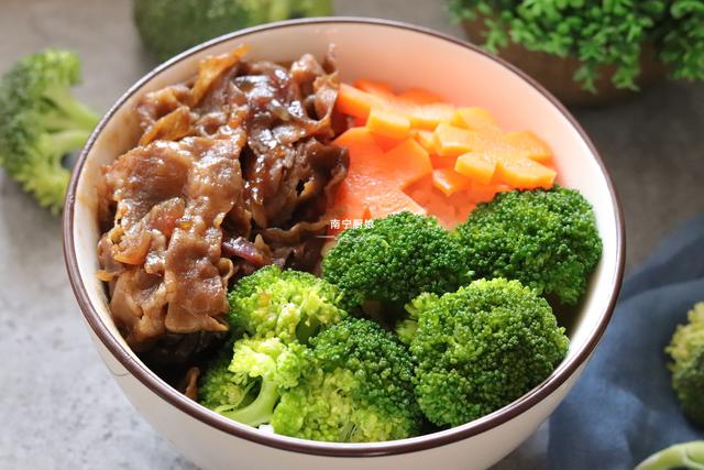 吉野家同款牛肉饭做法（教你在家做吉野家牛肉饭）(14)