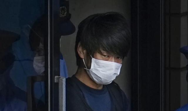 安倍被击中两次（日媒曝光两大疑点）(4)