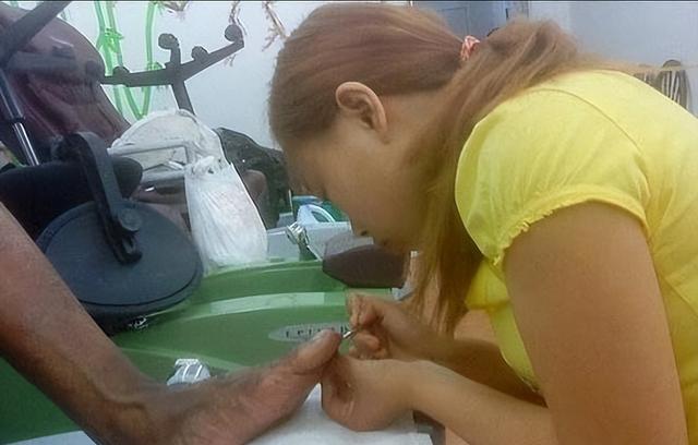 凤姐在美国过得咋样(2009年那个火爆全网)(17)