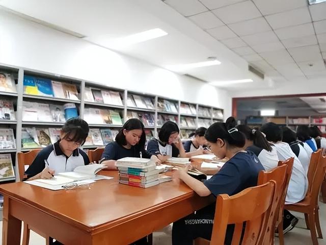 凤姐在美国过得咋样(2009年那个火爆全网)(3)