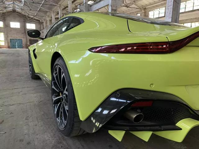 驾驶阿斯顿马丁v8 vantage(深度体验阿斯顿)(14)