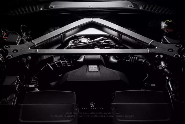 驾驶阿斯顿马丁v8 vantage(深度体验阿斯顿)(28)