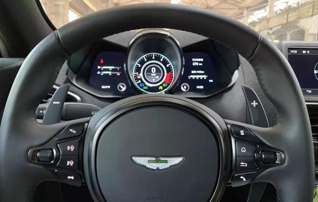 驾驶阿斯顿马丁v8 vantage(深度体验阿斯顿)(27)