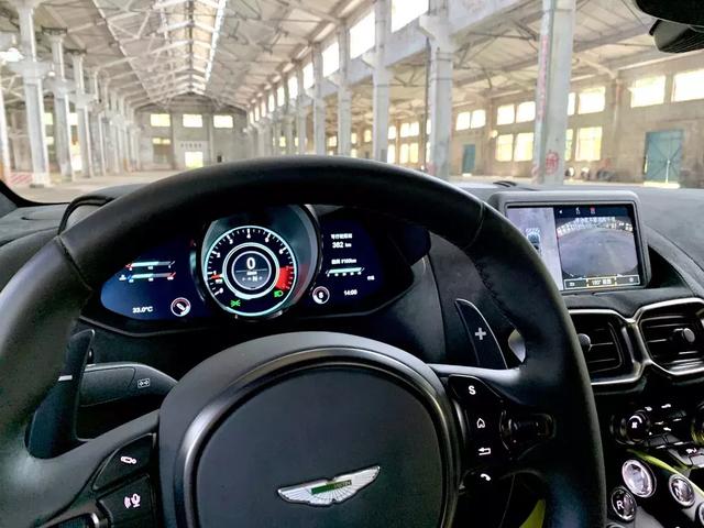 驾驶阿斯顿马丁v8 vantage(深度体验阿斯顿)(23)