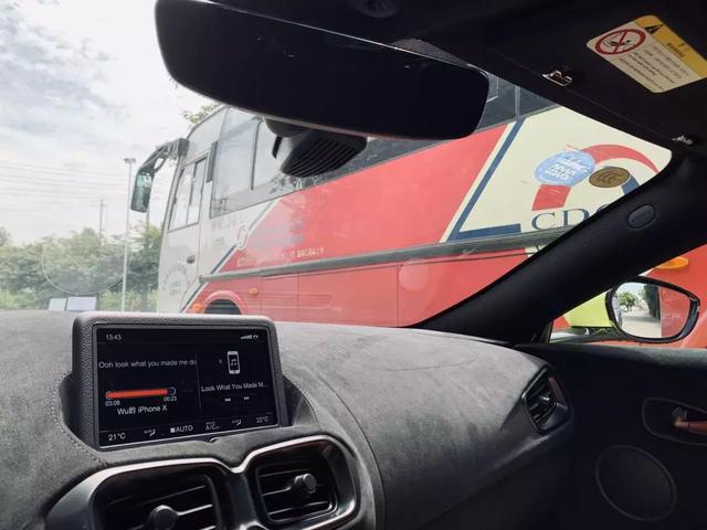 驾驶阿斯顿马丁v8 vantage(深度体验阿斯顿)(24)