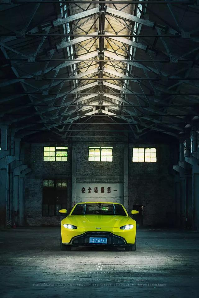 驾驶阿斯顿马丁v8 vantage(深度体验阿斯顿)(2)