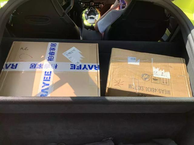 驾驶阿斯顿马丁v8 vantage(深度体验阿斯顿)(13)