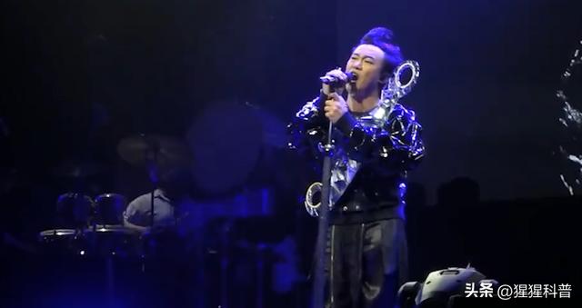 李玟回应歌跑调（盘点明星演唱会翻车名场面）(5)